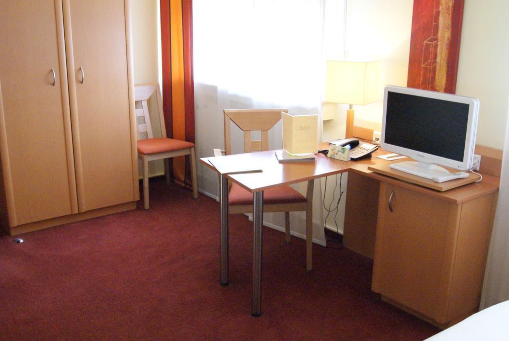 Logis Hotel Acacia Esch-sur-Alzette Exterior foto