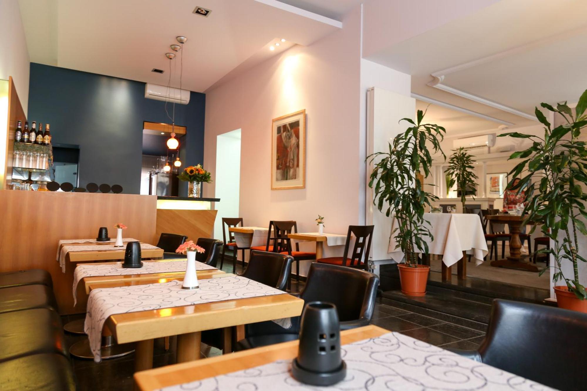 Logis Hotel Acacia Esch-sur-Alzette Exterior foto